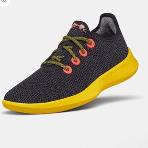 Like New Women’s Tree Runner!